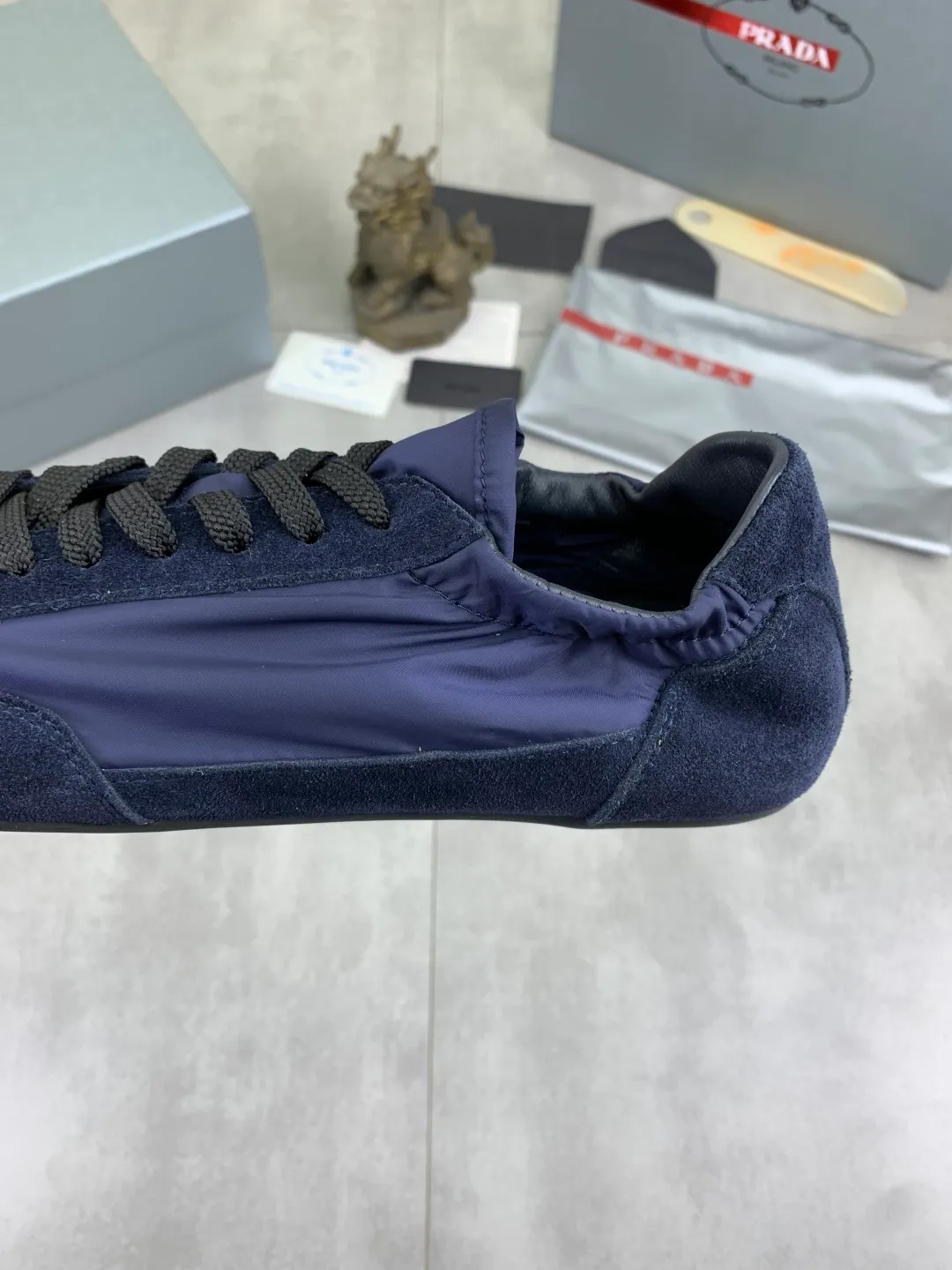 Men's shoes 💰P500💰【New style】hot style is on the official website, 🆘 Trendy brand (Prada) mainly promotes hot style, avant-garde and versatile fashion men's shoes private version mold opening, cowhide surface splicing 1:1 replica... fashionable and simple, original imported cowhide lining cowhide feet; the atmosphere and personality are more fashionable, eye-catching and pursuing class. It will subvert the old idea and be a must-have for fashion trendsetters with you! Must keep it for yourself! Tall and comfortable, large and low, high-end quality workmanship. Size: 38-44; 6️⃣colors available.